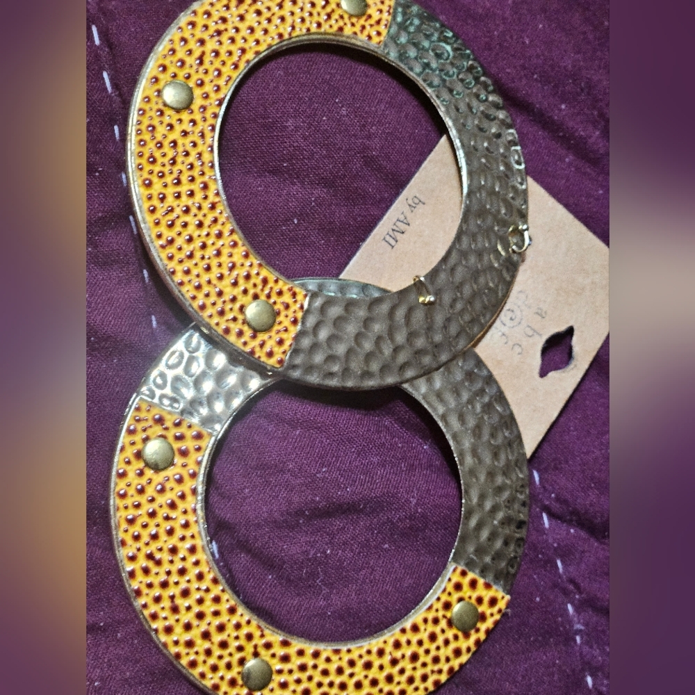 Elegant Gold/Vintage Gold Textured Earrings